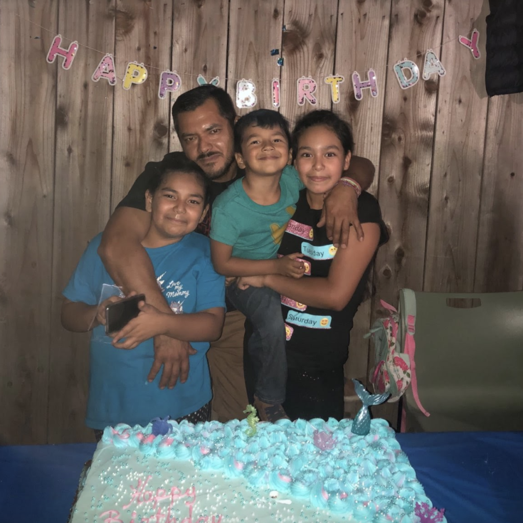 San Mateo Father, Marial Zúñiga, with his kids.