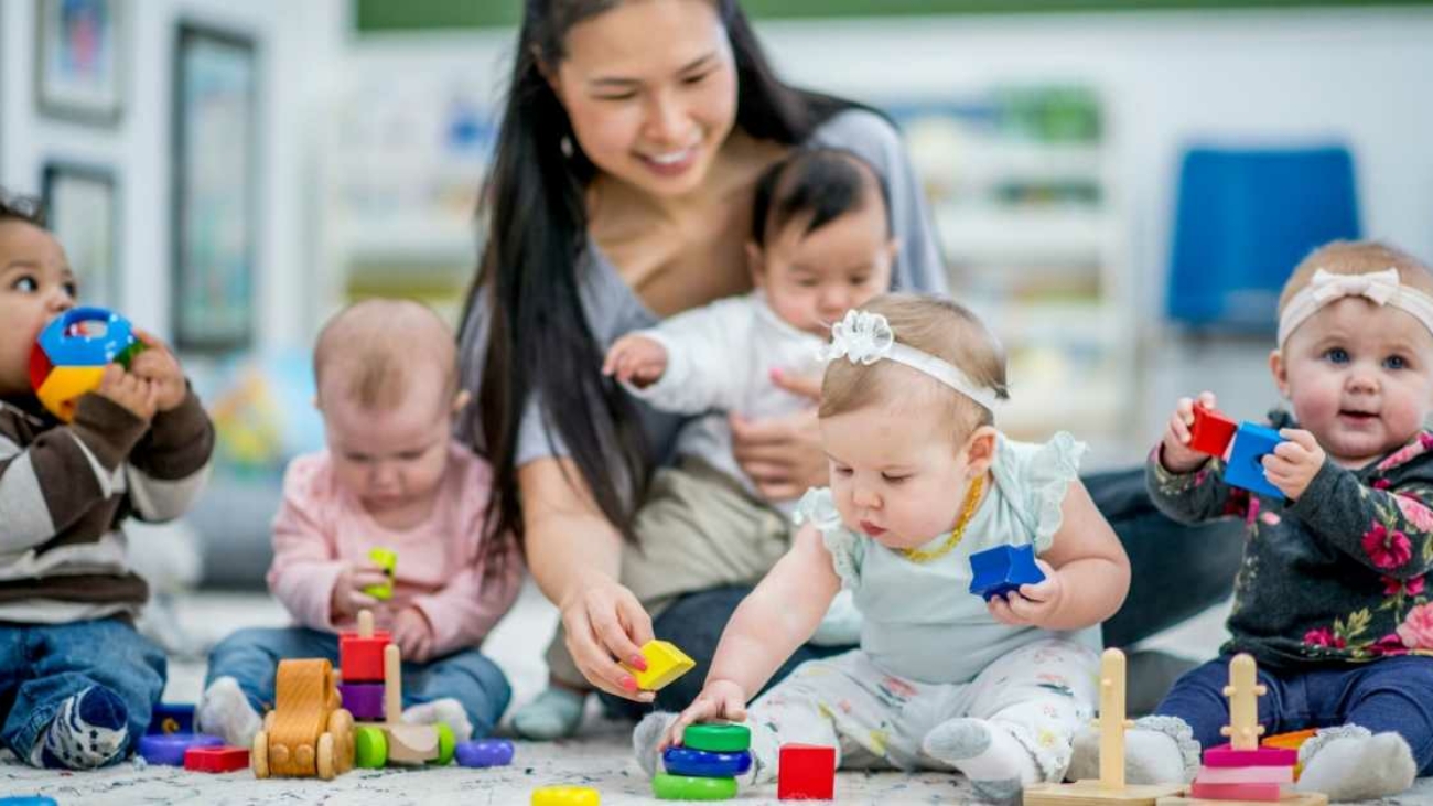 woman_caring_babies_daycare